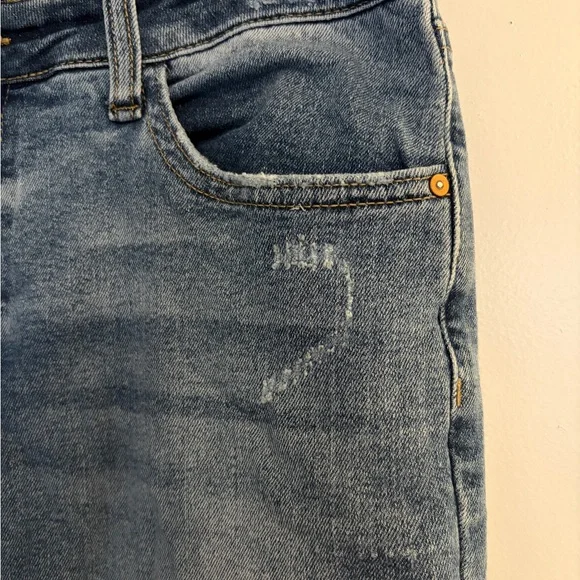 Hint of Blu Light Blue Cropped Jeans - Picture 5 of 6